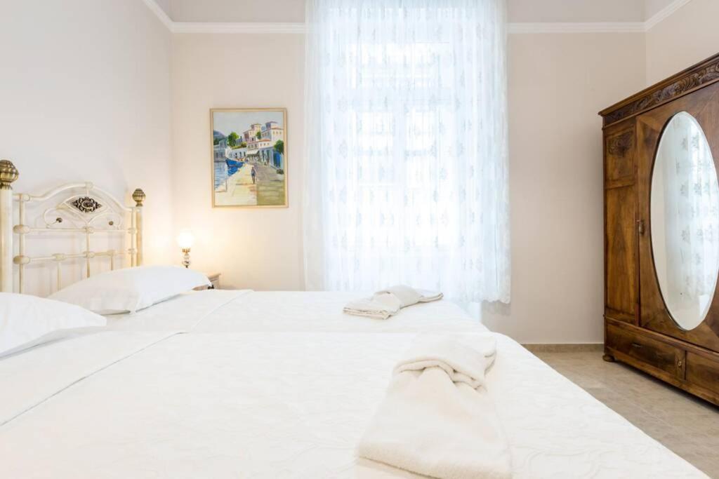Neoclassical Apartment With 2 Bedrooms In Piraeus Luaran gambar