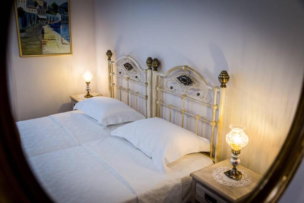Neoclassical Apartment With 2 Bedrooms In Piraeus Luaran gambar