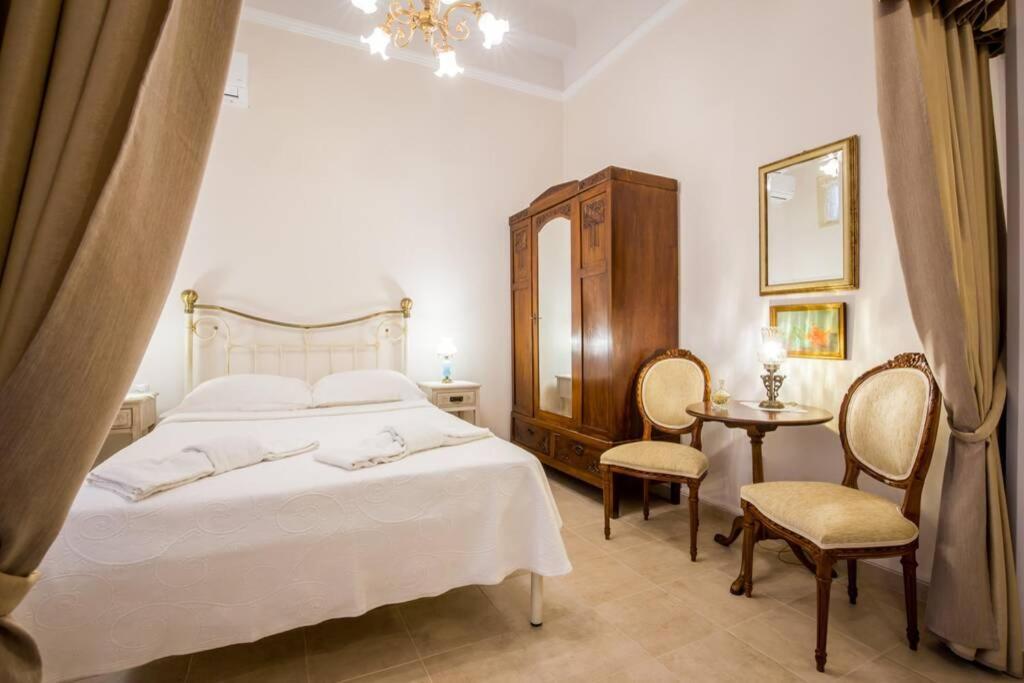 Neoclassical Apartment With 2 Bedrooms In Piraeus Luaran gambar