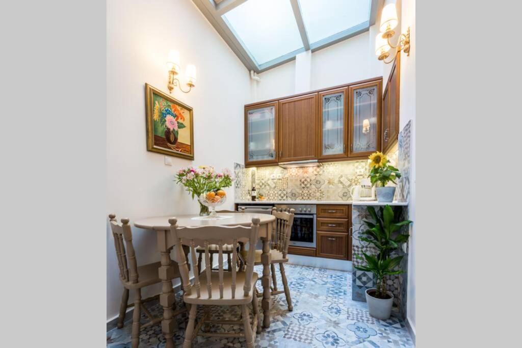 Neoclassical Apartment With 2 Bedrooms In Piraeus Luaran gambar