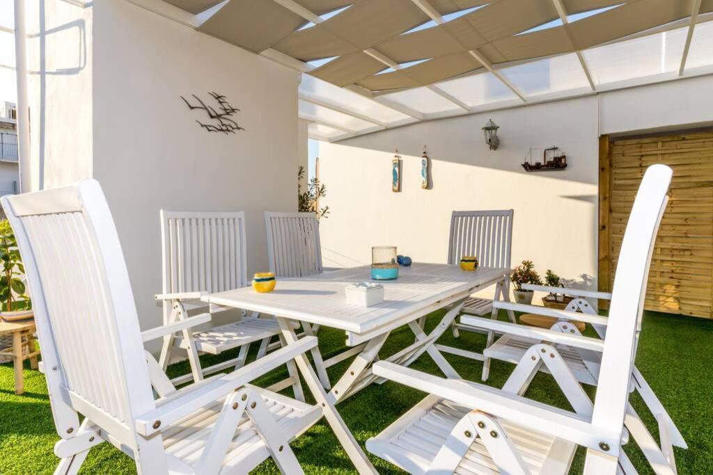 Neoclassical Apartment With 2 Bedrooms In Piraeus Luaran gambar