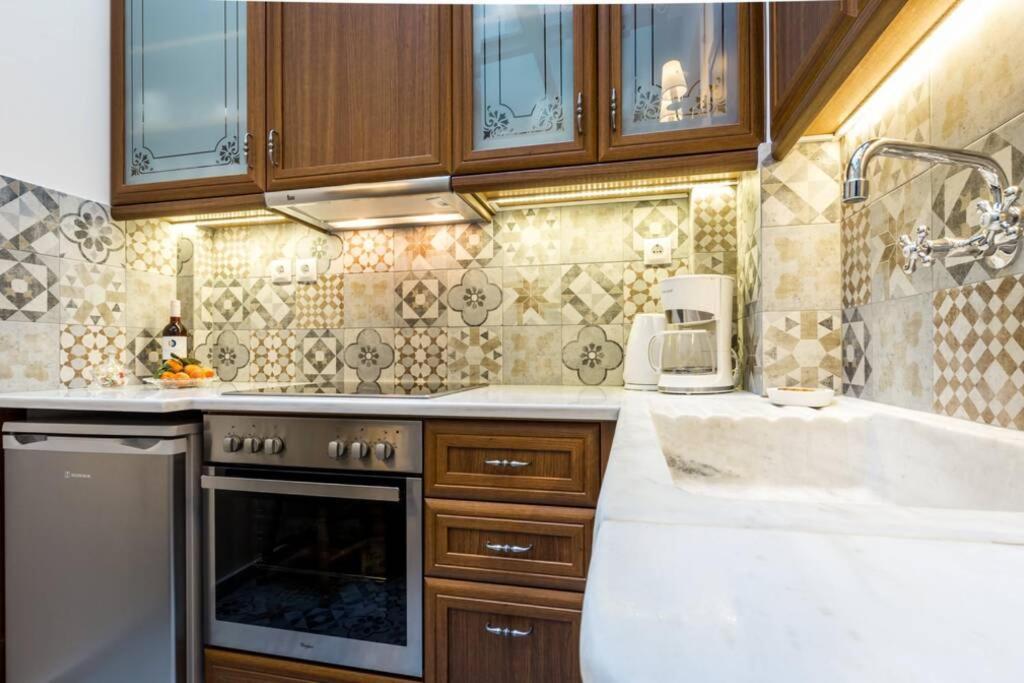 Neoclassical Apartment With 2 Bedrooms In Piraeus Luaran gambar