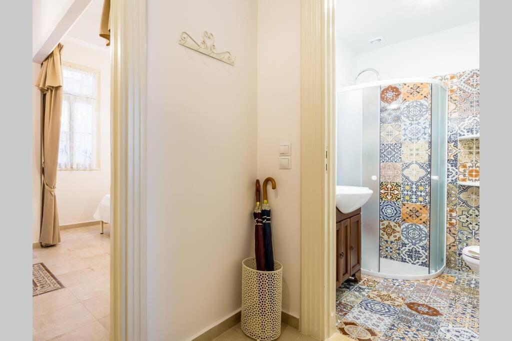 Neoclassical Apartment With 2 Bedrooms In Piraeus Luaran gambar