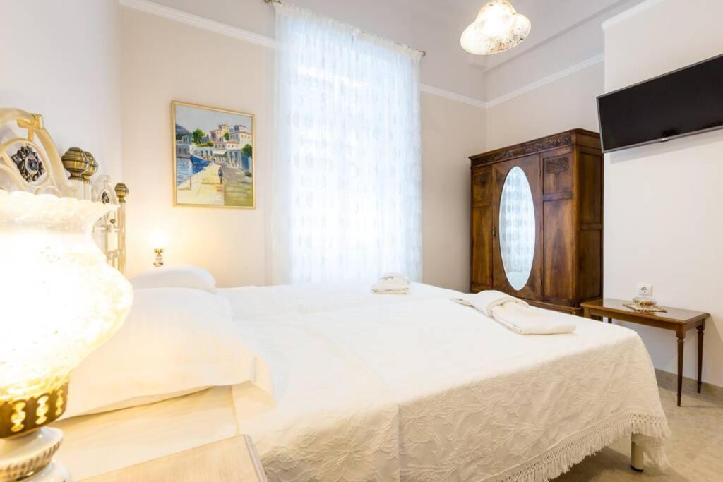 Neoclassical Apartment With 2 Bedrooms In Piraeus Luaran gambar
