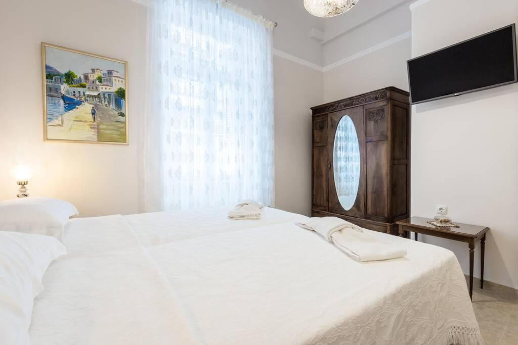 Neoclassical Apartment With 2 Bedrooms In Piraeus Luaran gambar